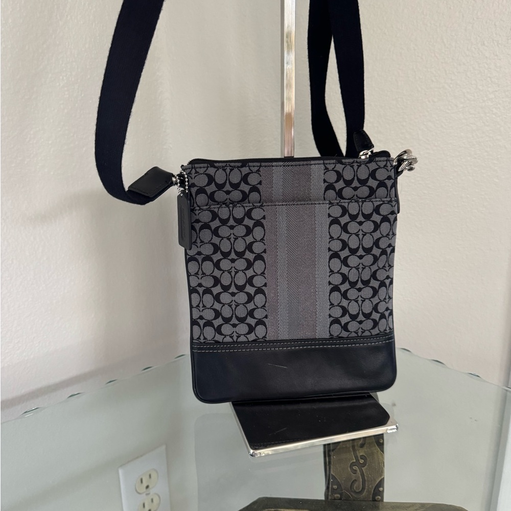 COACH VINTAGE Signature Black and Gray Crossbody with Leather Trim NWOT.